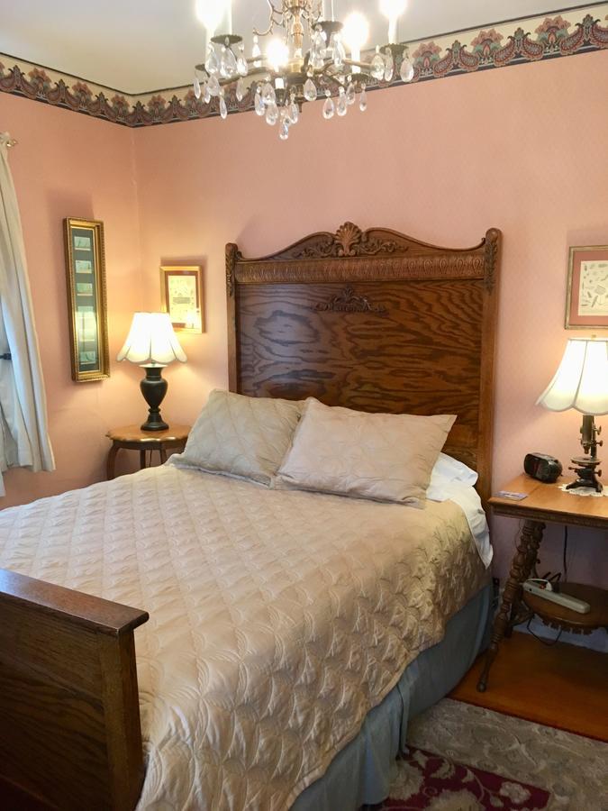 Old Iron Inn Bed And Breakfast Caribou Bagian luar foto